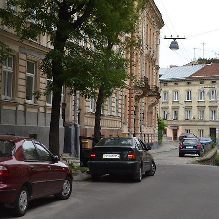 Near Citadel Apartment Лвив Стая снимка