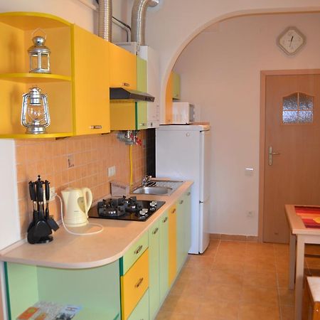 Near Citadel Apartment Лвив Стая снимка