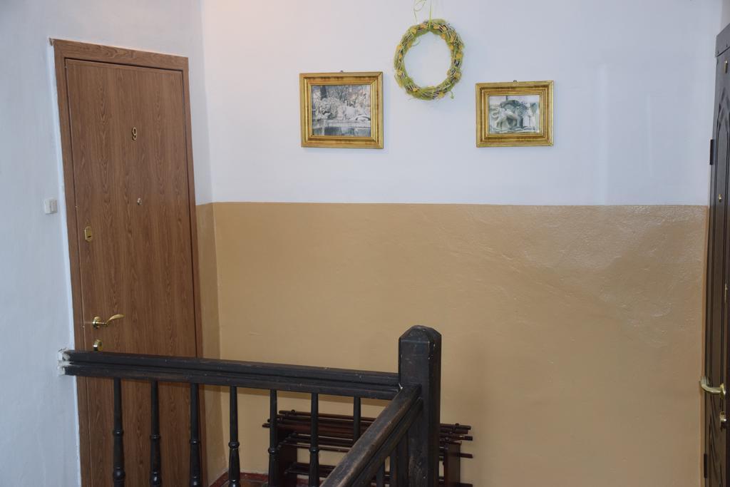Near Citadel Apartment Лвив Стая снимка