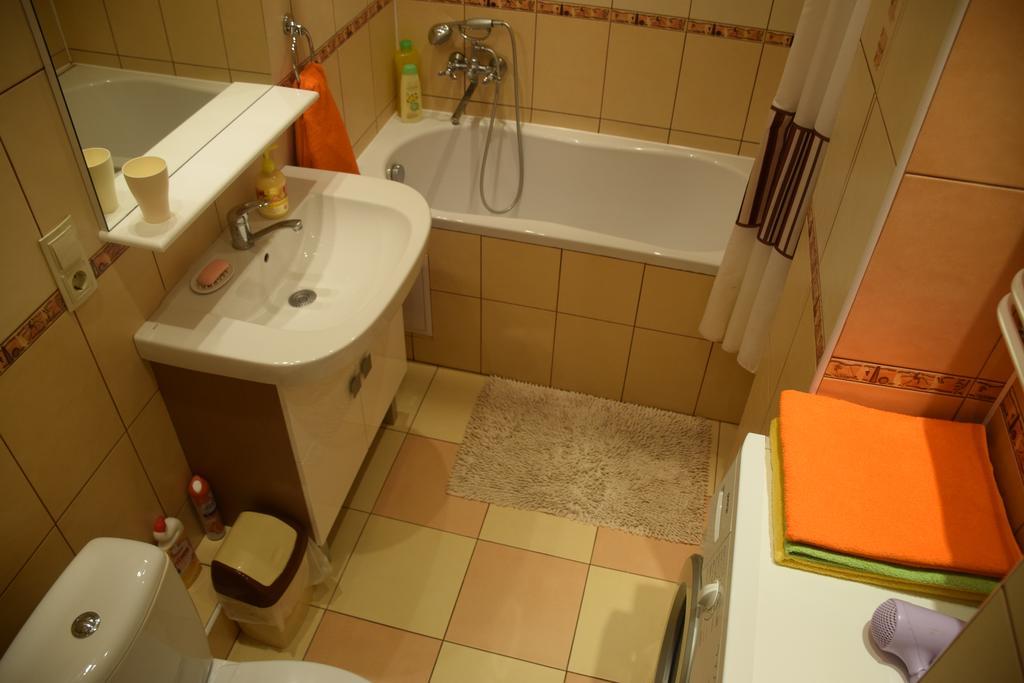 Near Citadel Apartment Лвив Стая снимка