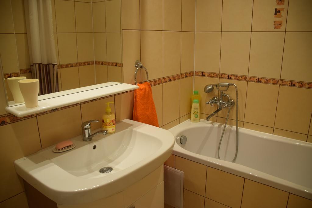 Near Citadel Apartment Лвив Стая снимка