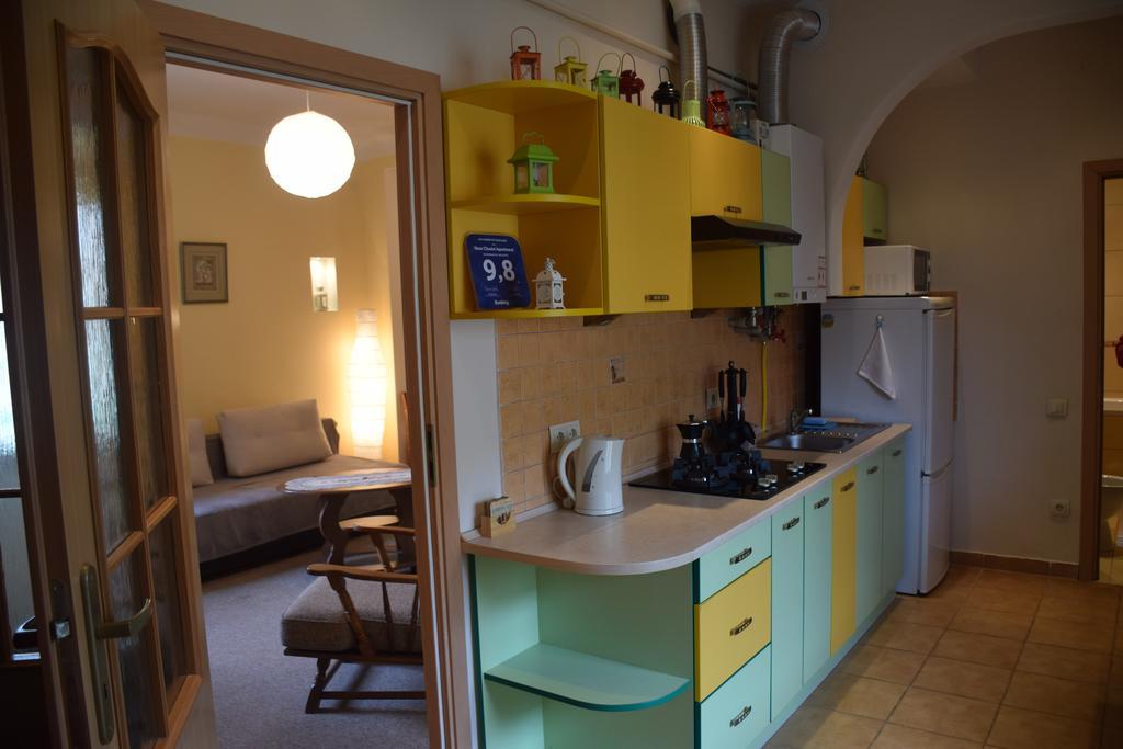Near Citadel Apartment Лвив Стая снимка