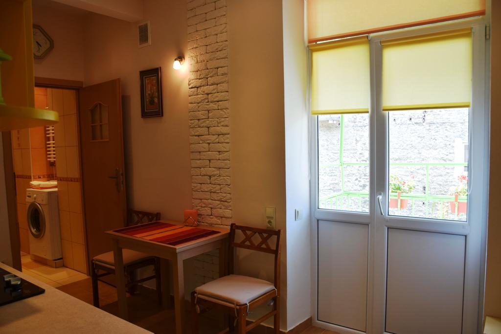 Near Citadel Apartment Лвив Стая снимка