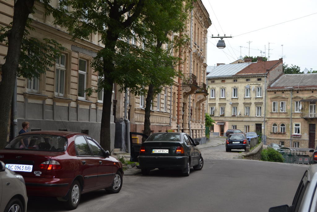 Near Citadel Apartment Лвив Стая снимка