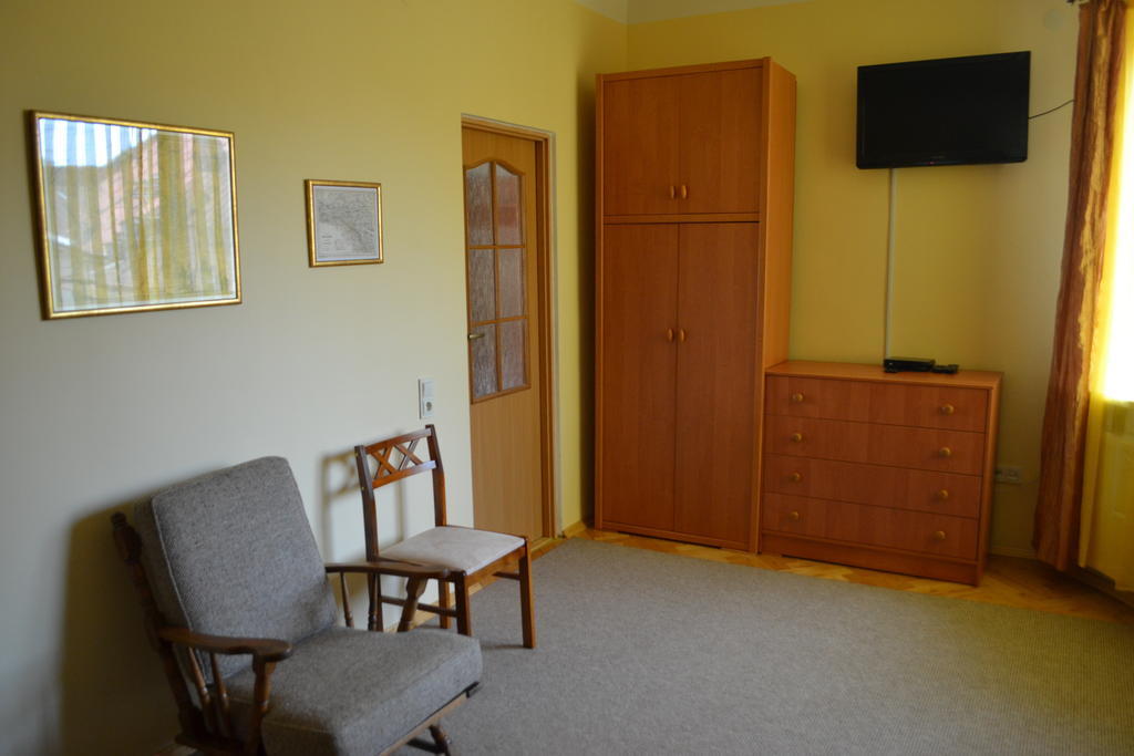 Near Citadel Apartment Лвив Стая снимка